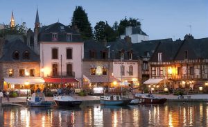 Organiser un week-end en amoureux avec hébergement proche du port de Saint-Goustan dans le Morbihan