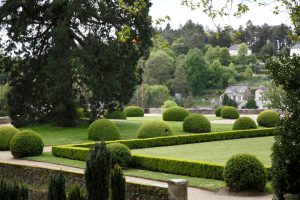 Les jardins à la française château en Bretagne proche Domaine Moulin Neuf